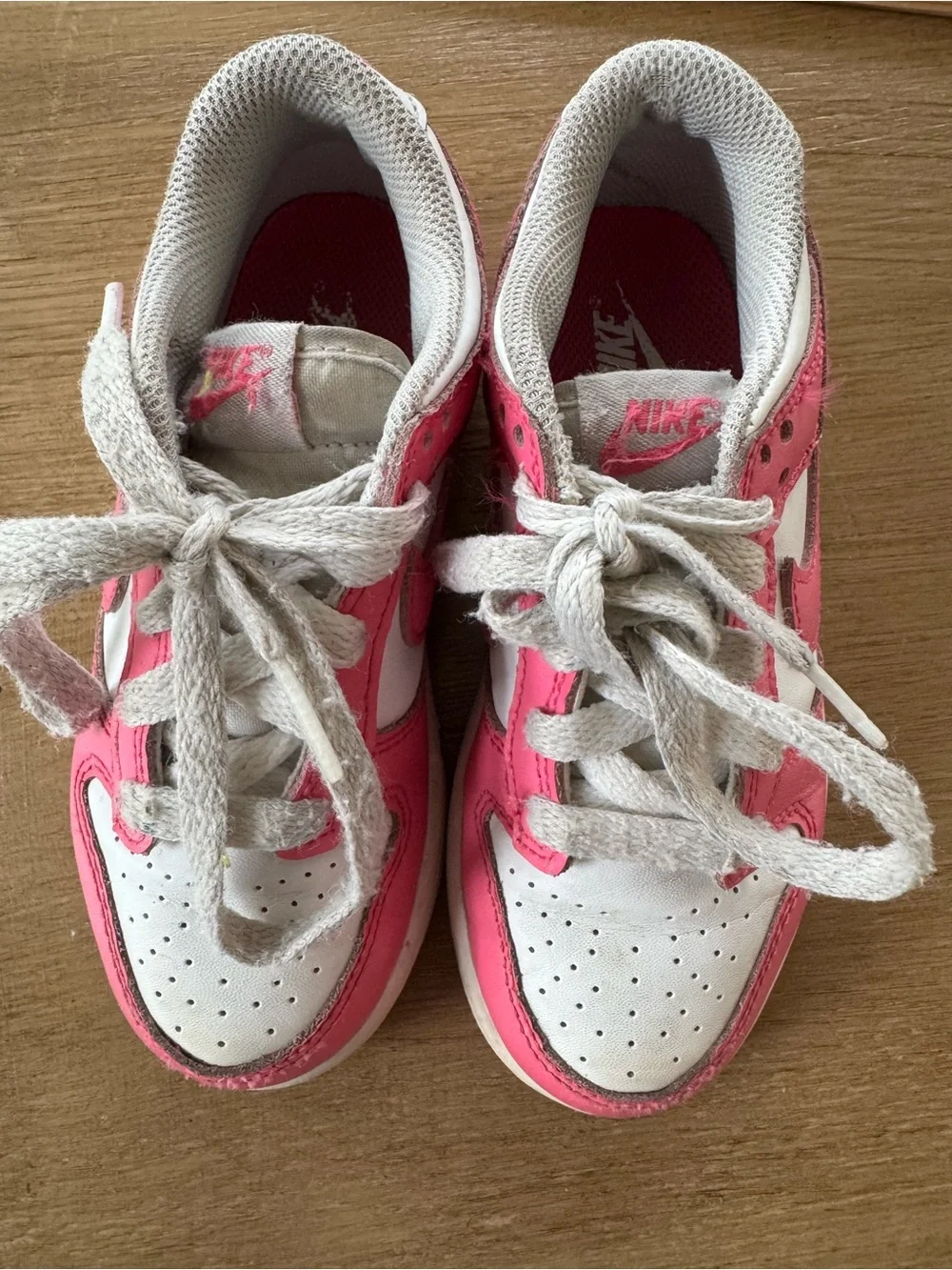 Nike Kids Low-Top Sneakers in Pink and White